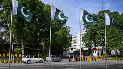 పాకిస్థాన్ కు ఎగిరి గంతేసే వార్త.. ఒకేసారి రూ. 41,500 కోట్లు సాయం అందింది..!!