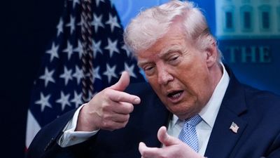 ఎక్కడ కొట్టాలో అక్కడ దెబ్బకొడుతున్న డొనాల్డ్ ట్రంప్..: ఫస్ట్ ట్రిగ్గర్ 