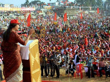 মেরুকরণের রাজনীতিতে বামেদের ভবিষ্যৎ কী?