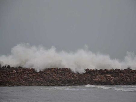 বাঁধের জল ছাড়ার কারণে বন্যা পরিস্থিতি পশ্চিমবঙ্গে, ক্ষুব্ধ মমতা চিঠি দিলেন প্রধানমন্ত্রীকে