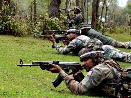 পাকিস্তানি হামলায় ঘর ছাড়ল আতঙ্কিত আরও গ্রামবাসী