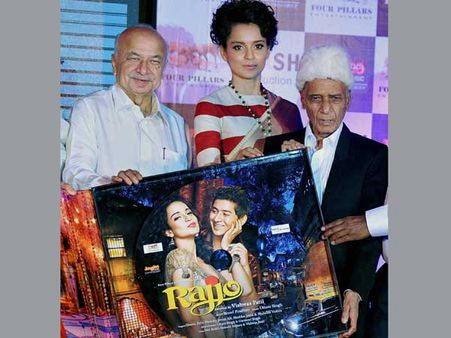 পাটনা বিস্ফোরণের দিন সঙ্গীতানুষ্ঠানে যোগ দিয়ে বিতর্কে স্বরাষ্ট্রমন্ত্রী