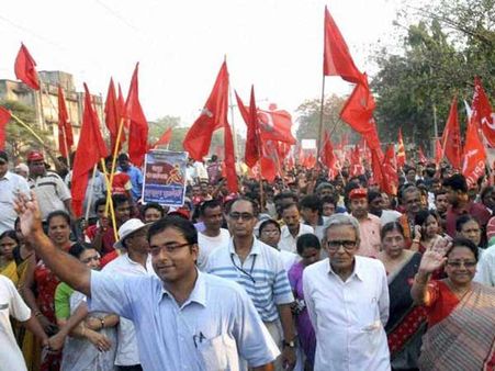 সারদা-বিক্ষোভে গ্রেফতার নেতা-শিক্ষাবিদ, প্রতিবাদে থানা ঘেরাও কর্মসূচি বামেদের