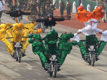(ছবি) সাধারণতন্ত্র দিবসের কুচকাওয়াচের রঙিন মহড়া