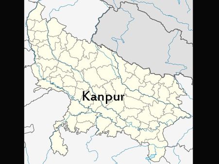 অ-কেজো কাউন্সিলরকে চ্যাংদোলা করে ময়লার গাদায় ছুড়ল জনতা