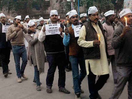 কংগ্রেসকে তুলোধনা করে আপ-এ যোগ মহাত্মা গান্ধীর নাতির