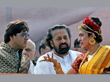 হাসতে চাইলে পড়তে হবে...