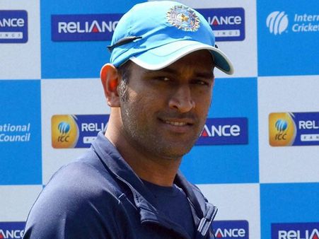 আইপিএল: মিডিয়া গোষ্ঠীর বিরুদ্ধে ১০০ কোটির মামলা ধোনির