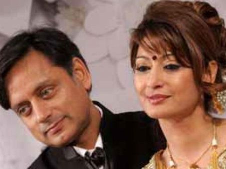 সুনন্দা পুষ্করের ভিসেরা রিপোর্টে মাত্রাতিরিক্ত ওষুধ সেবনের ইঙ্গিত , অসম্পূর্ণ রিপোর্ট বলছে পু