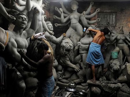 প্রতারিত মনে হচ্ছে নিজেদের, আক্ষেপ কুমারটুলির মৃৎশিল্পীদের