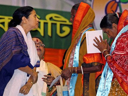 দীপক ঘোষের বই থেকে পড়ে শোনাব নাকি, মমতাকে পাল্টা হমকি বিজেপি-র