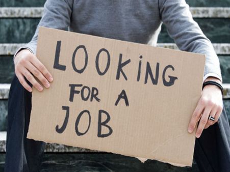 বাংলায় বেকার ৭১ লক্ষ, ২০১২-১৩ অর্থববর্ষে চাকরি ১৩১৩ জনের