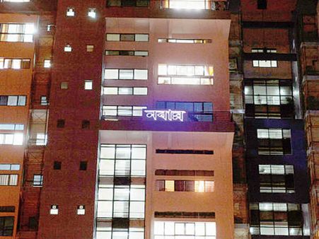 শাসক দলকে 'খুশি' করতে ব্যর্থ, শাস্তির খাঁড়ায় জবাই তিন আমলা