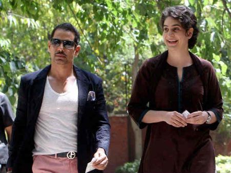 বিমানবন্দরে পরিবারের জন্য বিশেষ সুবিধা চাই না, এসপিজিকে চিঠি প্রিয়াঙ্কা গান্ধী ভদরার