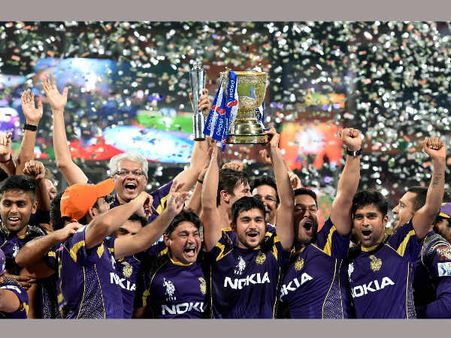 নাইট রাইডার্সকে সংবর্ধনা: ইডেনের বাইরে লাঠি, ভিতরে পার্টি