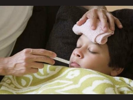 ভাইরাল জ্বরে হঠাৎ কাবু বাংলা, কারণ নিয়ে ধন্দে ডাক্তাররা