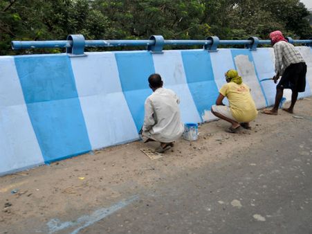 বাড়ি নীল-সাদা করানোর টাকা কি গৌরী সেন দেবেন না পুরসভা? প্রশ্ন বাড়িওয়ালাদের