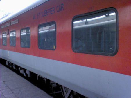 বাড়তে পারে ট্রেনভাড়া, প্রধানমন্ত্রীর সম্মতির অপেক্ষায় রেলমন্ত্রক