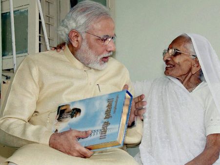 ফেসবুকে প্রধানমন্ত্রীর মাকে অপহরণের হুমকি, তটস্থ গোয়েন্দারা