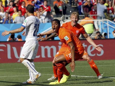 (ছবি) বিশ্বকাপ ২০১৪: চিলিকে ২-০ গোলে হারিয়ে গ্রুপ বি সেরা নেদারল্যান্ড