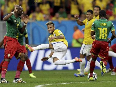 (ছবি) বিশ্বকাপ ২০১৪ : ৪-১ গোলে ক্যামেরুনকে পর্যুদস্ত করল ব্রাজিল