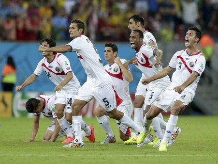 (ছবি) পেনাল্টিতে গ্রিস পরাজিত, কোয়ার্টার ফাইনালে কোস্টা রিকা