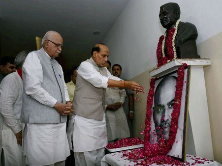 শ্যামাপ্রসাদ মুখোপাধ্যায়ের জন্মদিনে এগিয়ে চলার শপথ নরেন্দ্র মোদীর