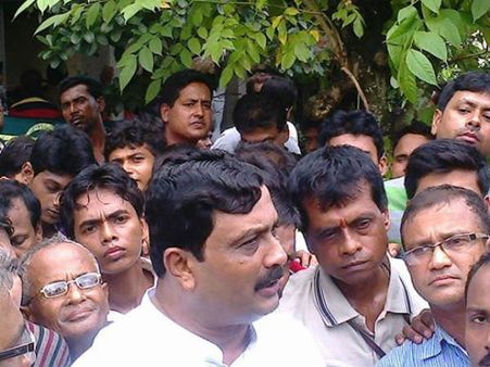 এখনও ধরা পড়েনি শ্যামল কর্মকার, অনশনে বামনগাছির বাসিন্দারা