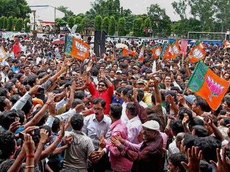 বীরভূমে ফের আক্রান্ত বিজেপি, অভিযোগ ওড়ালেন মদন মিত্র