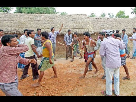 বিজেপি কর্মীদের বাড়িতে ভাঙচুর, গাছ কেটে নিয়ে পালাল দুষ্কৃতীরা