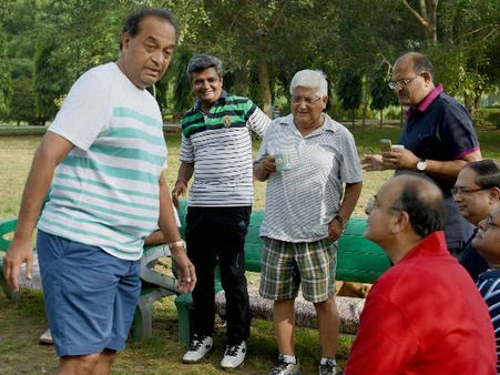 (ছবি) প্রাতঃভ্রমণে অরুণ জেটলি, আড্ডা আম আদমির সঙ্গে