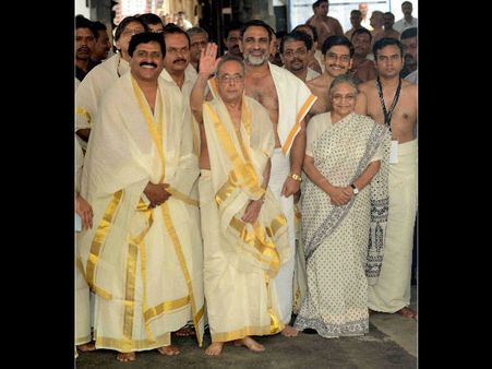 (ছবি) পদ্মনাভস্বামী মন্দিরে রাষ্ট্রপতি, দিলেন পুজোও