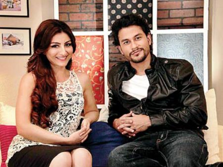 প্যারিসে কুণাল ও সোহার বাগদান সম্পন্ন