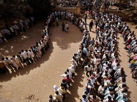 ১১৩১ পদ, পরীক্ষার্থী ১০ লাখ! বাংলার নিদারুণ ছবি