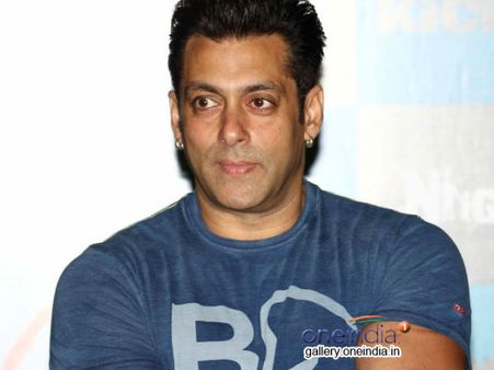 রেকর্ড গড়লেন সলমন! ১০০ কোটির ৭টি ছবি দাবাঙ্গ খানের ঝুলিতে