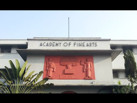 নাটক চলাকালীনই আগুন, বিপর্যয় থেকে বাঁচল অ্যাকাডেমি