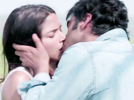 দীপিকা পাড়ুকোনের 'কুমারিত্ব' সেন্সর বোর্ডের চোখে কুরুচিপূর্ণ!