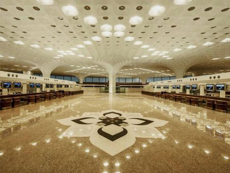 এবোলা প্রভাবিত লাইবেরিয়া থেকে ফিরছেন ১১৪ ভারতীয়, দিল্লি-মুম্বই বিমানবন্দরে সতর্কতা-স্ক্রিনিং