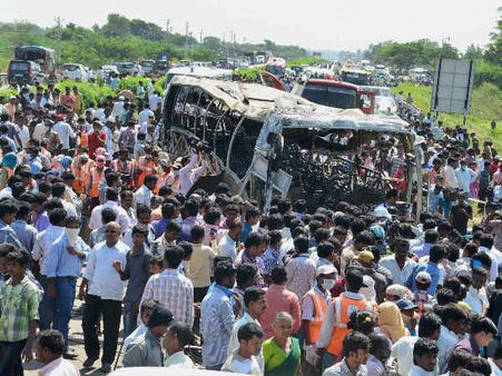 বাংলার পুণ্যার্থীবোঝাই বাসে আগুন তামিলনাড়ুতে, ঝলসে মৃত পাঁচ
