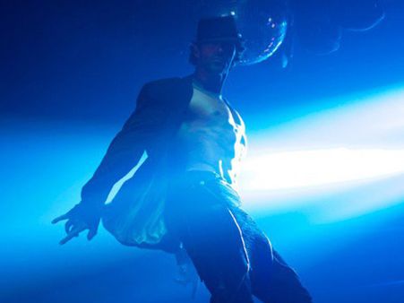 (ছবি) ব্যাংগ ব্যাংগ-এর শীর্ষ সঙ্গীতে হৃতিকের শরীরে যেন স্বয়ং মাইকেল জ্যাকসনের আত্মা!