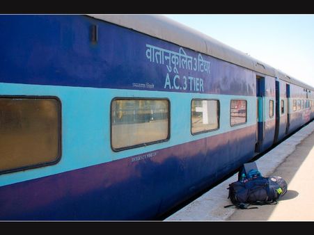 উৎসবের মরশুমে ৮০টি ট্রেনে বাড়ল তৎকাল টিকিটের দাম