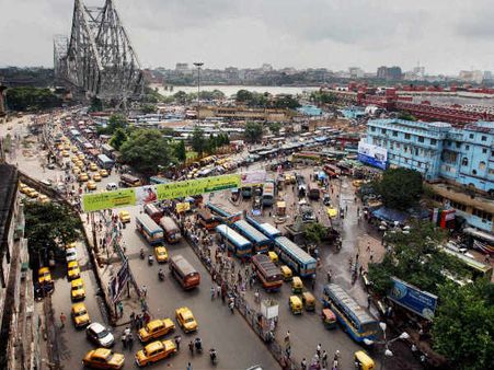 মাকড়া: হাওড়া ব্রিজ অবরোধ বিজেপি কর্মীদের