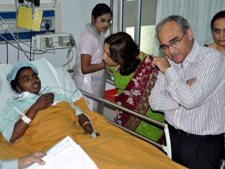 ছত্তিশগড়ে জন্মনিয়ন্ত্রণ অস্ত্রোপচারে মৃত্যুর ঘটনায় পুলিশের হেফাজতে অভিযুক্ত চিকিৎসক