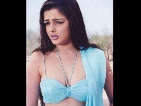 মাদক পাচারের অভিযোগে কেনিয়াতে আটক মমতা