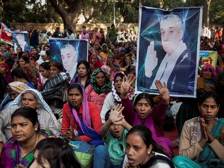 বাবা রামপালের আশ্রম থেকে উদ্ধার ৪ মহিলার দেহ, হাসপাতালে মৃত ১৮ মাসের শিশু