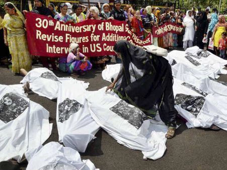 ৩০ বছর পরও তাড়া করে বেড়াচ্ছে অভিশপ্ত রাতের স্মৃতি