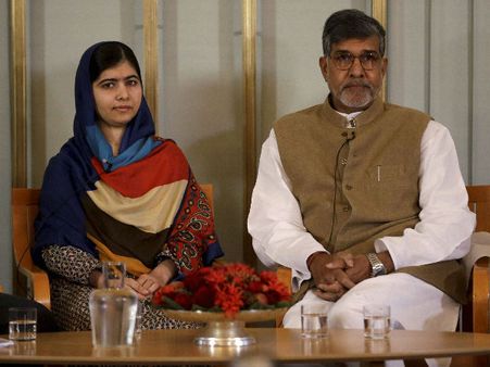 কৈলাস সত্যার্থী, মালালার হাতে তুলে দেওয়া হল নোবেল পুরস্কার