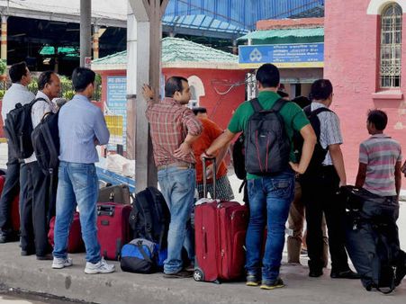 জ্বালানির বিপুল মূল্যবৃদ্ধি , প্রতিবাদে টানা দু-দিন বন্ধ রাজধানীর অটো ট্যাক্সি পরিষেবা