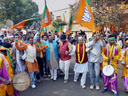 ফসিল হওয়ার পথে কংগ্রেস, তবুও ব্যঙ্গ মোদী-বিজেপিকে