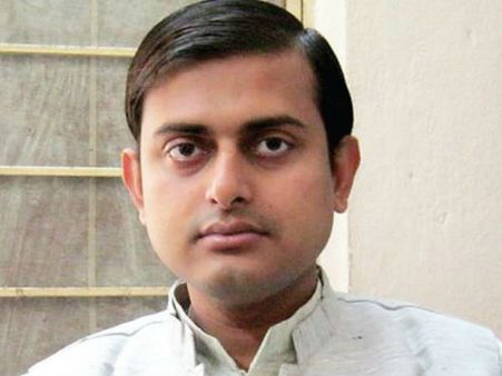 মুখ ঢাকা কালো চাদরে, 'পুলিশ' লেখা বাইকে চেপে ইডি অফিসে শঙ্কু